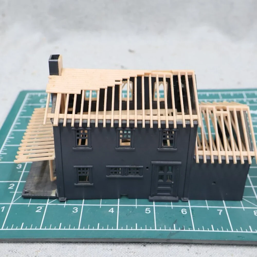 Bachmann 45191 HO Scale House Under Construction Kit Assembled